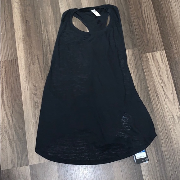 Under Armour Tops - Women’s under armour workout top